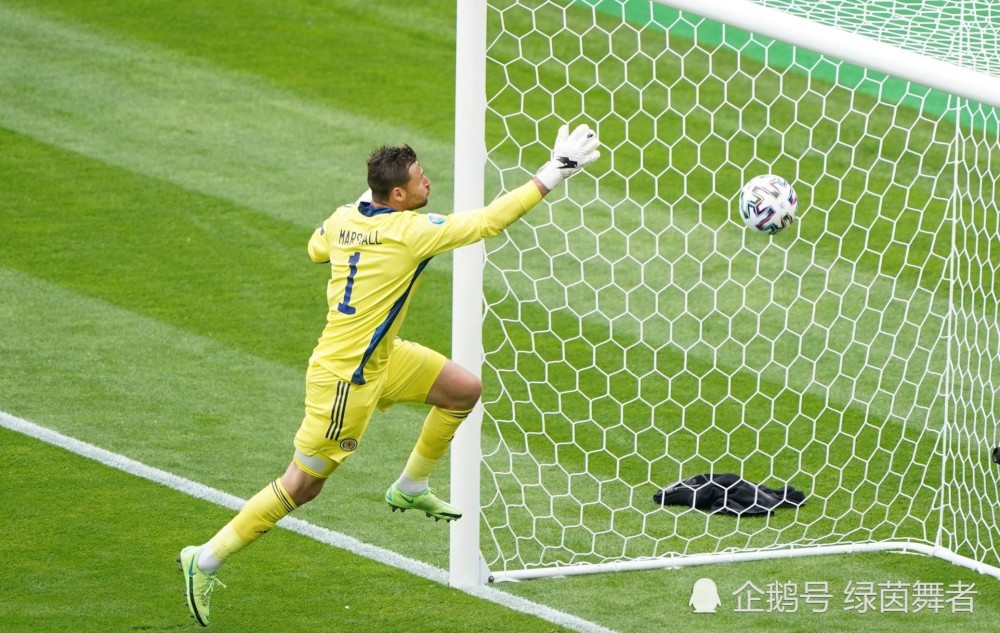  富勒姆，帕利尼亚中场吊射破门技惊四座  