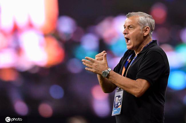  里昂主教练热内西奥赛后怒批防守漏洞百出  