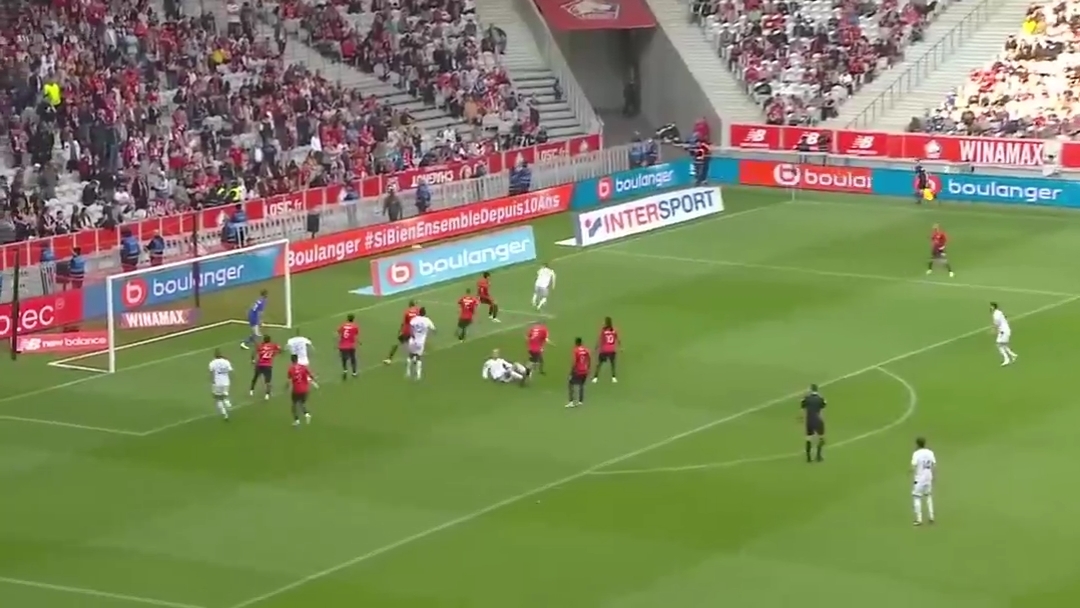  斯特拉斯堡绝杀进球被判无效引争议  